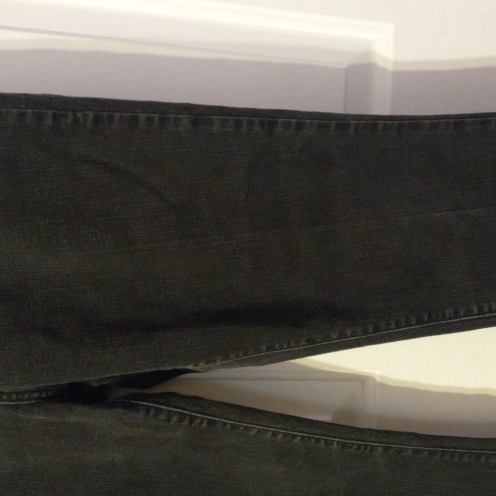 Ladies black Levi jeans - Picture 4 of 8